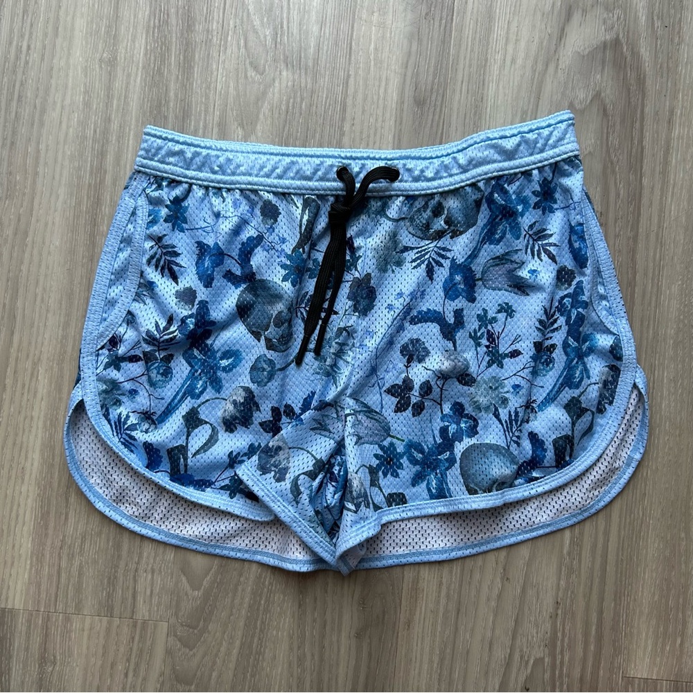 Skull & Bones | Hand Painted Dutch Floral Mesh Shorts in Sky Blue (Small) - Picture 8 of 12